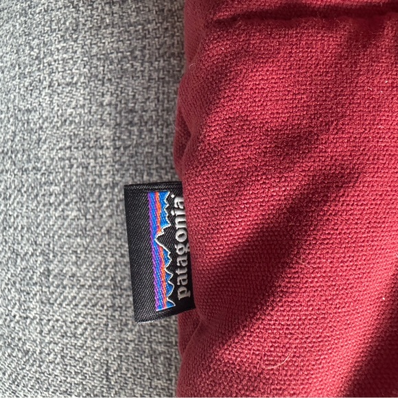 Patagonia Women’s Bivy Vest Down Filled Puffer in Drumfire Red w Mushroom Lining - Picture 6 of 12